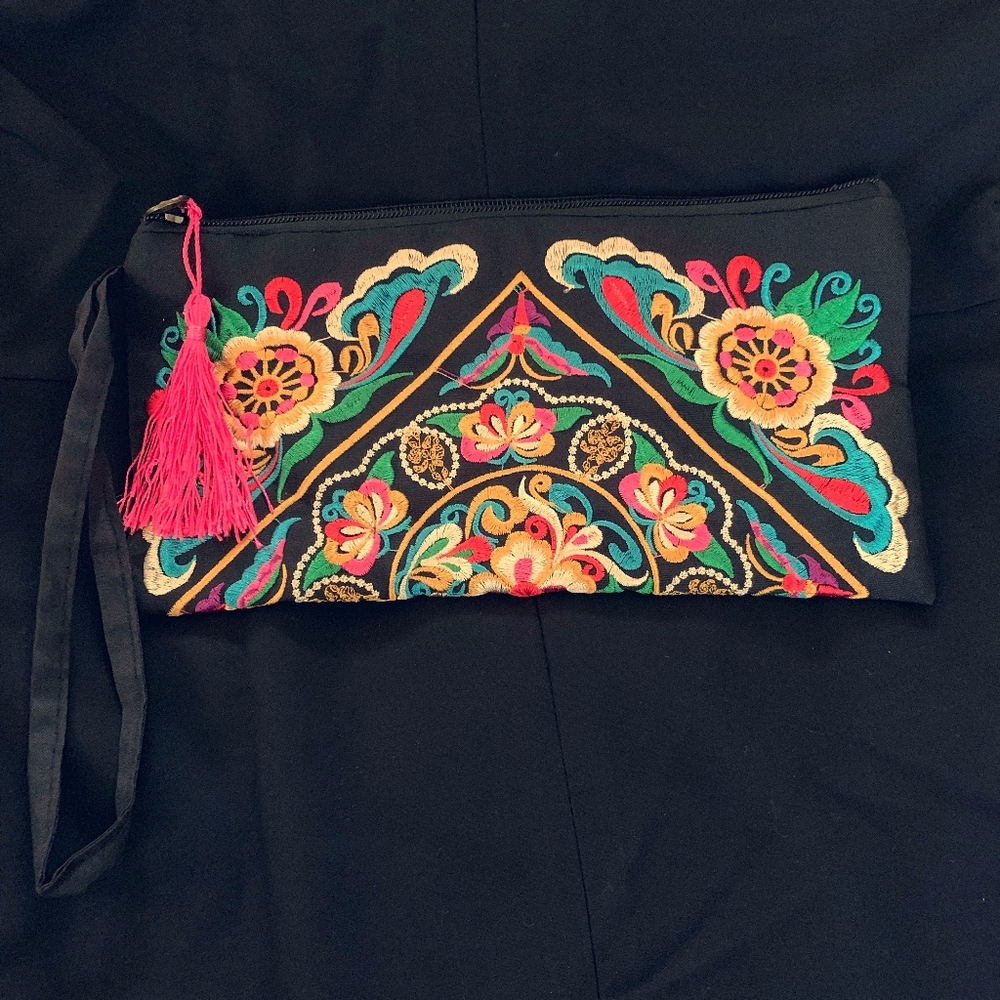 Beautiful Embroidered Wrislet